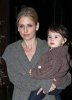 IMG/jpg/sarah-michelle-gellar-leaving-ringer-pilot-set-march-17-2011-paparaz (...)