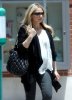 IMG/jpg/sarah-michelle-gellar-out-for-lunch-brentwood-paparazzi-mq-27.jpg