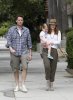 IMG/jpg/alyson-hannigan-family-out-and-about-santa-monica-april-17-2011-papa (...)