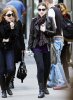 IMG/jpg/michelle-trachtenberg-shopping-with-friends-october-11-2009-paparazz (...)