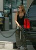 IMG/jpg/sarah-michelle-gellar-gas-station-starbucks-fred-segal-shopping-may- (...)