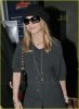 IMG/jpg/sarah-michelle-gellar-lax-airport-october-27-2007-paparazzi-mq-09.jp (...)