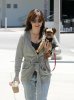 IMG/jpg/alyson-hannigan-with-dog-brentwood-county-mart-june-21-2009-paparazz (...)