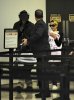 IMG/jpg/sarah-michelle-gellar-lax-airport-april-26-2010-paparazzi-gq-16.jpg