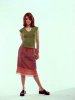 IMG/jpg/alyson-hannigan-green-top-red-skirt-white-wall-01-mq.jpg