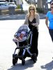 IMG/jpg/sarah-michelle-gellar-charlotte-grace-friend-brentwood-paparazzi-gq- (...)