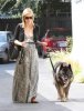IMG/jpg/sarah-michelle-gellar-taking-tyson-to-the-vet-july-30-2009-paparazzi (...)