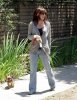 IMG/jpg/alyson-hannigan-with-dog-brentwood-county-mart-june-21-2009-paparazz (...)