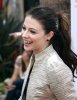 IMG/jpg/michelle-trachtenberg-sally-hansen-manicures-charity-event-hq-04.jpg (...)