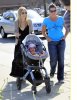 IMG/jpg/sarah-michelle-gellar-charlotte-grace-friend-brentwood-paparazzi-gq- (...)