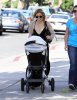 IMG/jpg/sarah-michelle-gellar-charlotte-grace-friend-brentwood-paparazzi-gq- (...)