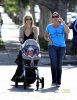 IMG/jpg/sarah-michelle-gellar-charlotte-grace-friend-brentwood-paparazzi-gq- (...)