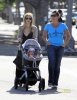 IMG/jpg/sarah-michelle-gellar-charlotte-grace-friend-brentwood-paparazzi-gq- (...)