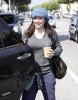 IMG/jpg/alyson-hannigan-santa-monica-april-24-2009-paparazzi-hq-11.jpg