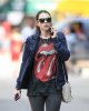 IMG/jpg/michelle-trachtenberg-smoking-out-in-new-york-july-7-2009-paparazzi- (...)