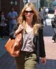 IMG/jpg/sarah-michelle-gellar-out-in-beverly-hills-paparazzi-april-11-2011-h (...)