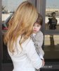 IMG/jpg/sarah-michelle-gellar-charlotte-lax-airport-paparazzi-april-4-2011-h (...)