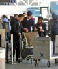 IMG/jpg/sarah-michelle-gellar-lax-airport-los-angeles-paparazzi-hq-01-1500.j (...)