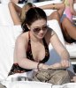 IMG/jpg/michelle-trachtenberg-swimsuit-on-the-beach-november-14-2009-paparaz (...)