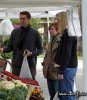 IMG/jpg/alyson-hannigan-alexis-denisof-brentwood-farmers-market-nov-21-2004- (...)