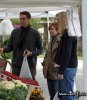 IMG/jpg/alyson-hannigan-alexis-denisof-brentwood-farmers-market-nov-21-2004- (...)