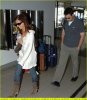 IMG/jpg/sarah-michelle-gellar-freddie-prinze-jr-los-angeles-airport-gq-03.jp (...)