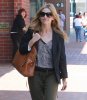 IMG/jpg/sarah-michelle-gellar-out-in-beverly-hills-paparazzi-april-11-2011-h (...)