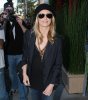 IMG/jpg/sarah-michelle-gellar-barneys-neiman-marcus-christmas-shopping-decem (...)
