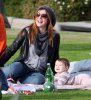 IMG/jpg/alyson-hannigan-family-venice-beach-january-1-2010-hq-01.jpg